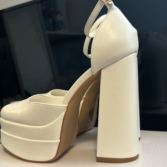 Beautiful White Platform - DreamPairs - Picture 4 of 6